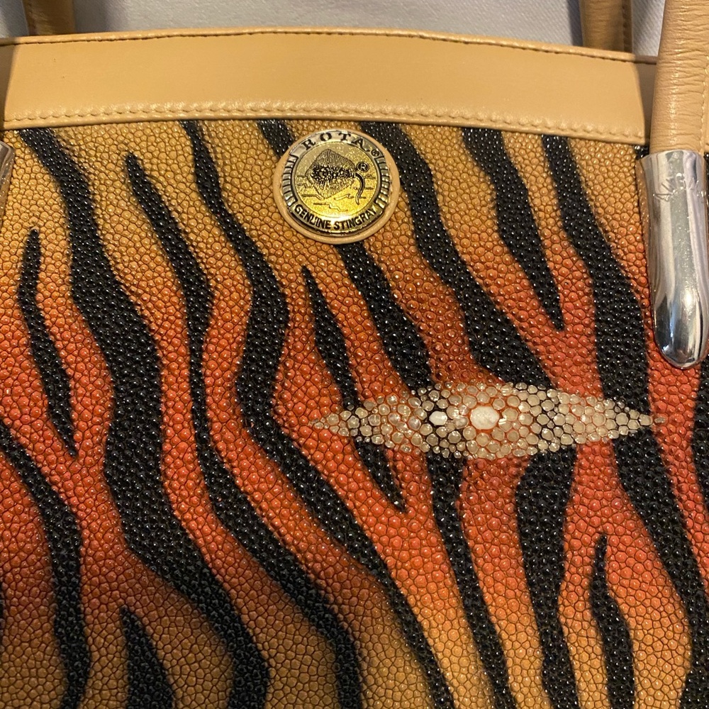 Rota genuine, stingray, Elegant Tan and Black Animal Print Handbag 11x6x2 - Picture 3 of 10